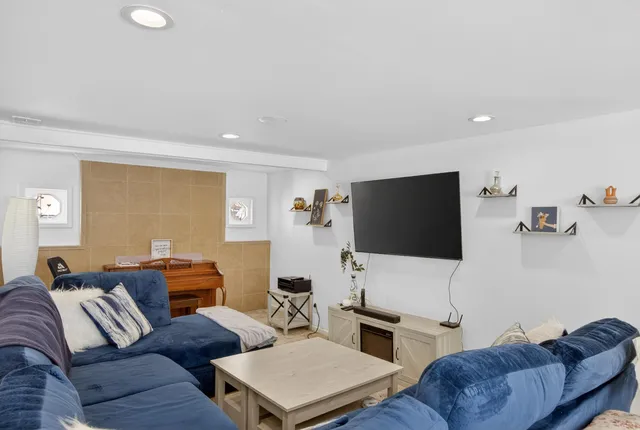 $425,000 | 8815 Marlowe Avenue, Plymouth, MI 48170