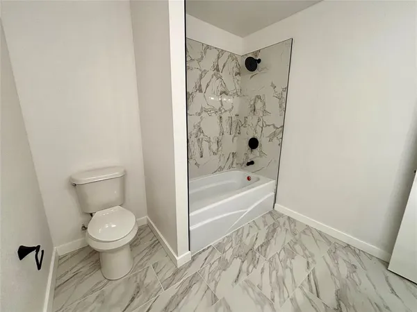 $2,400 | 5114 Stoneridge Drive, Granbury, TX 76048