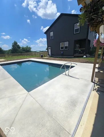 $739,900 | 6564 North Michigan Road, Fairland, IN 46126