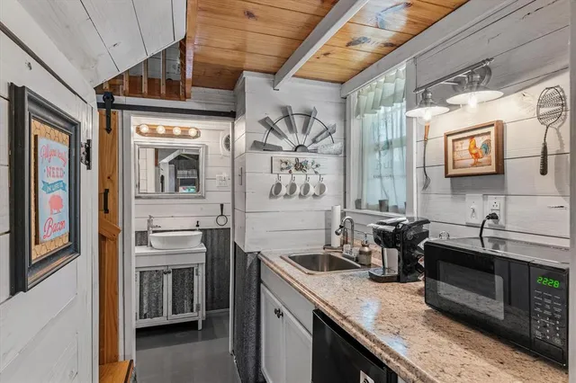 $385,000 | 3403 VZ County Road 1110, Grand Saline, TX 75140