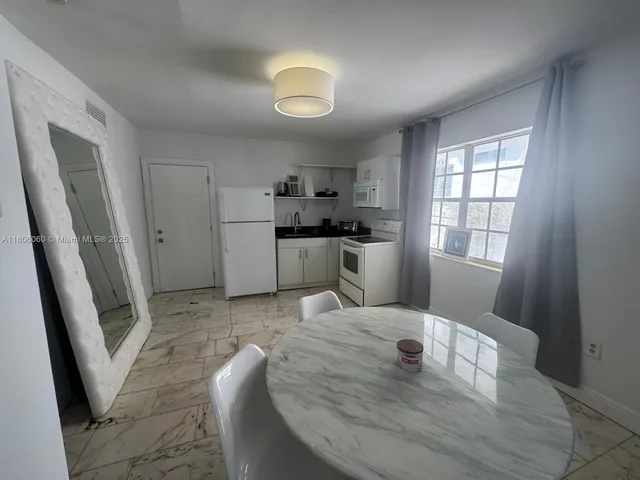 $1,700 | 1526 Pennsylvania Avenue, Unit 21, Miami Beach, FL 33139