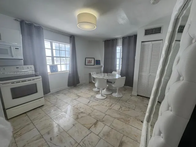 $1,700 | 1526 Pennsylvania Avenue, Unit 21, Miami Beach, FL 33139