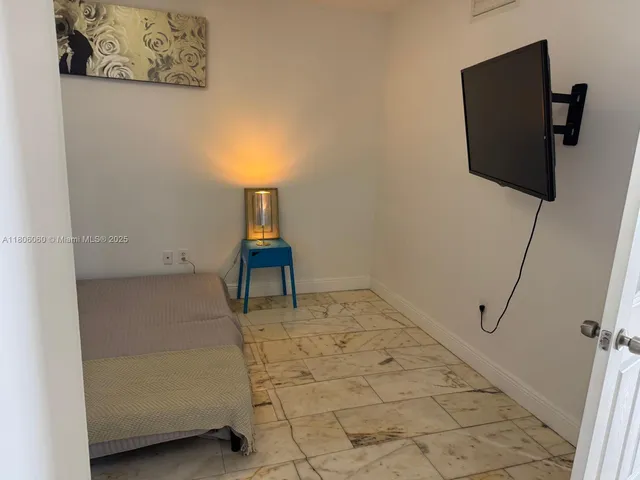 $1,700 | 1526 Pennsylvania Avenue, Unit 21, Miami Beach, FL 33139