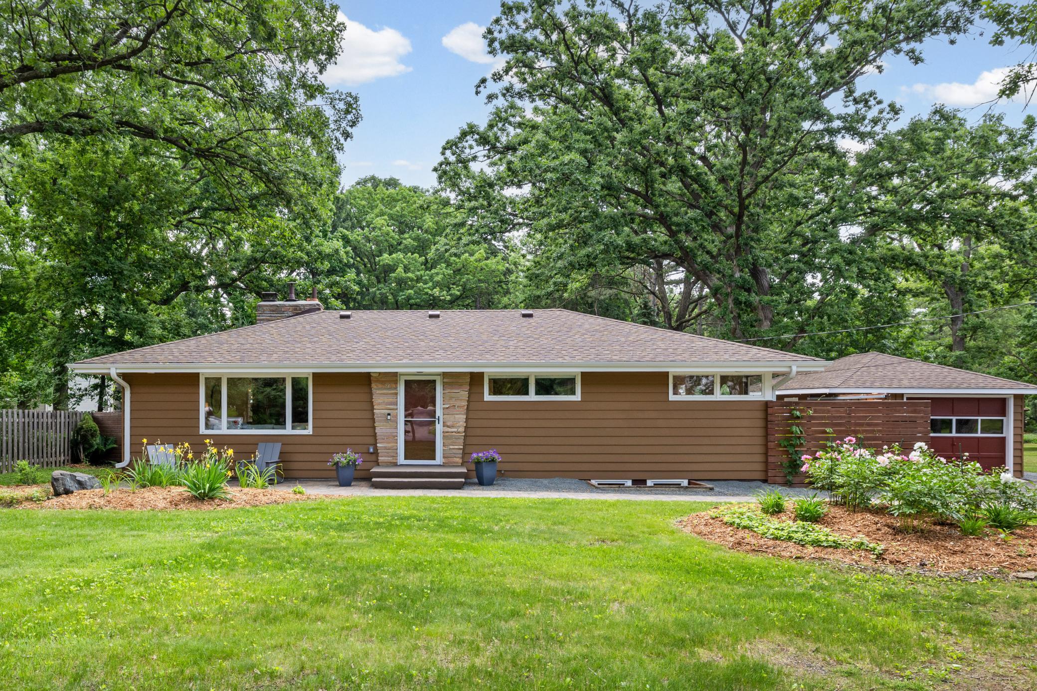 350 Arcwood Road Mahtomedi, MN 55115 - Photo 4 of 51