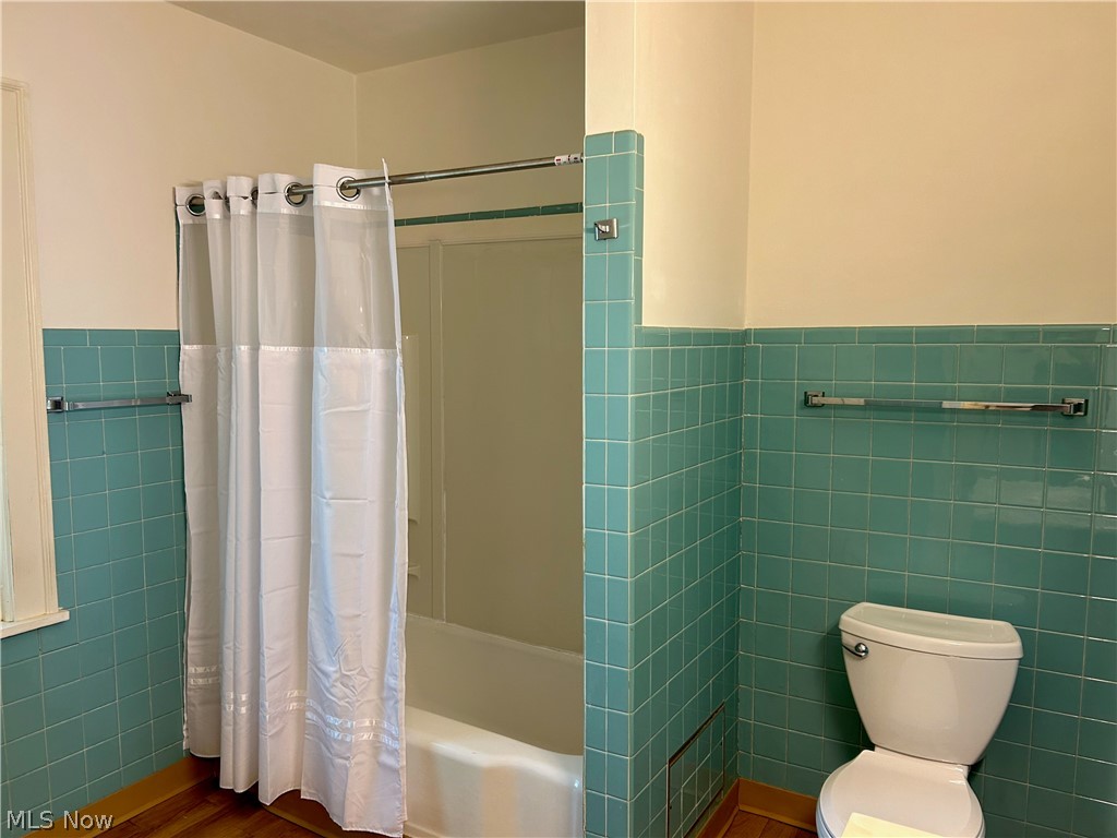 3266 Ormond Road Cleveland, OH 44118 - Photo 24 of 40 Bathroom with shower / bathtub combination