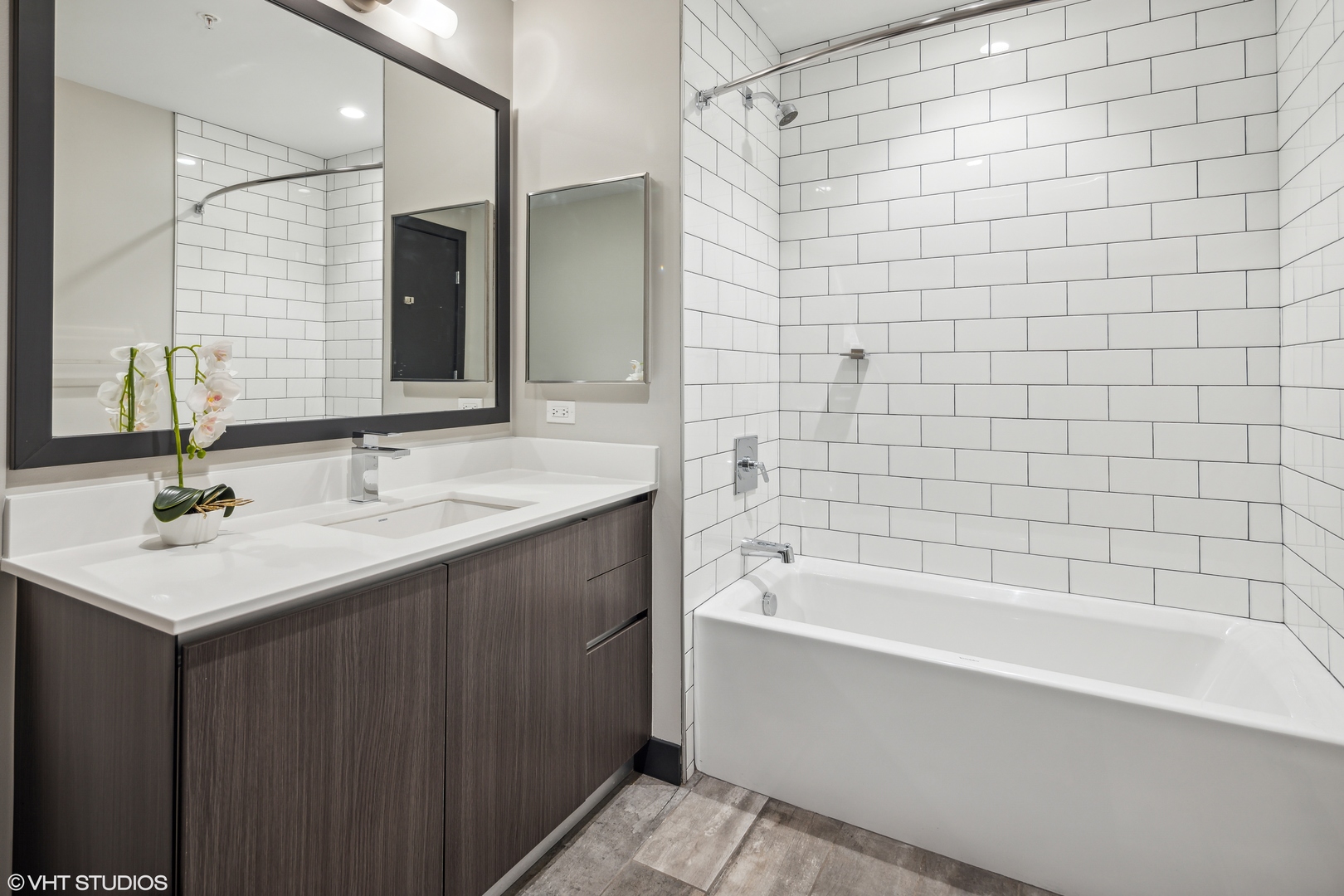 171 North Aberdeen Street, Unit 804 Chicago, IL 60607 - Photo 11 of 23 a bathroom with a sink and a bathtub