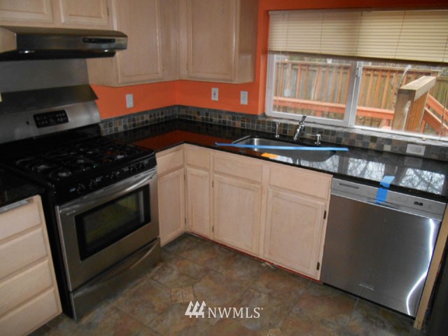 4818 147th Place Southwest Edmonds, WA 98026 - Photo 8 of 23 Gallery Image 8