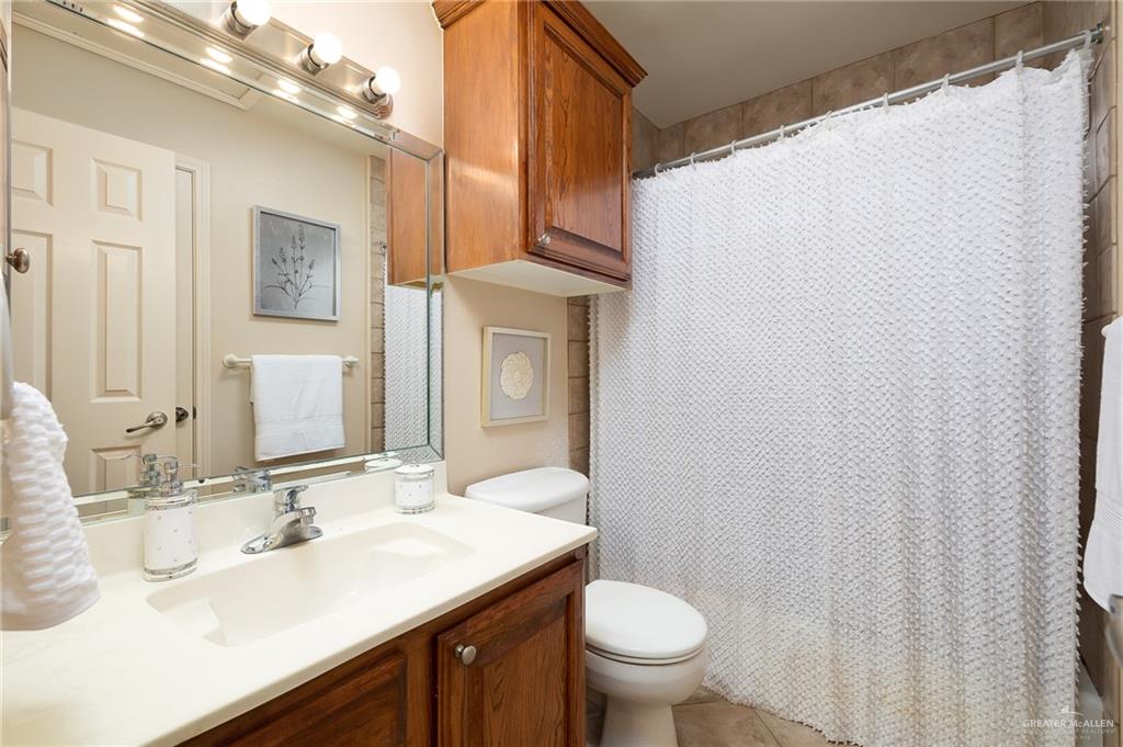 818 Hill Country Road Edinburg, TX 78539 - Photo 14 of 24 a bathroom with a sink a toilet and a mirror