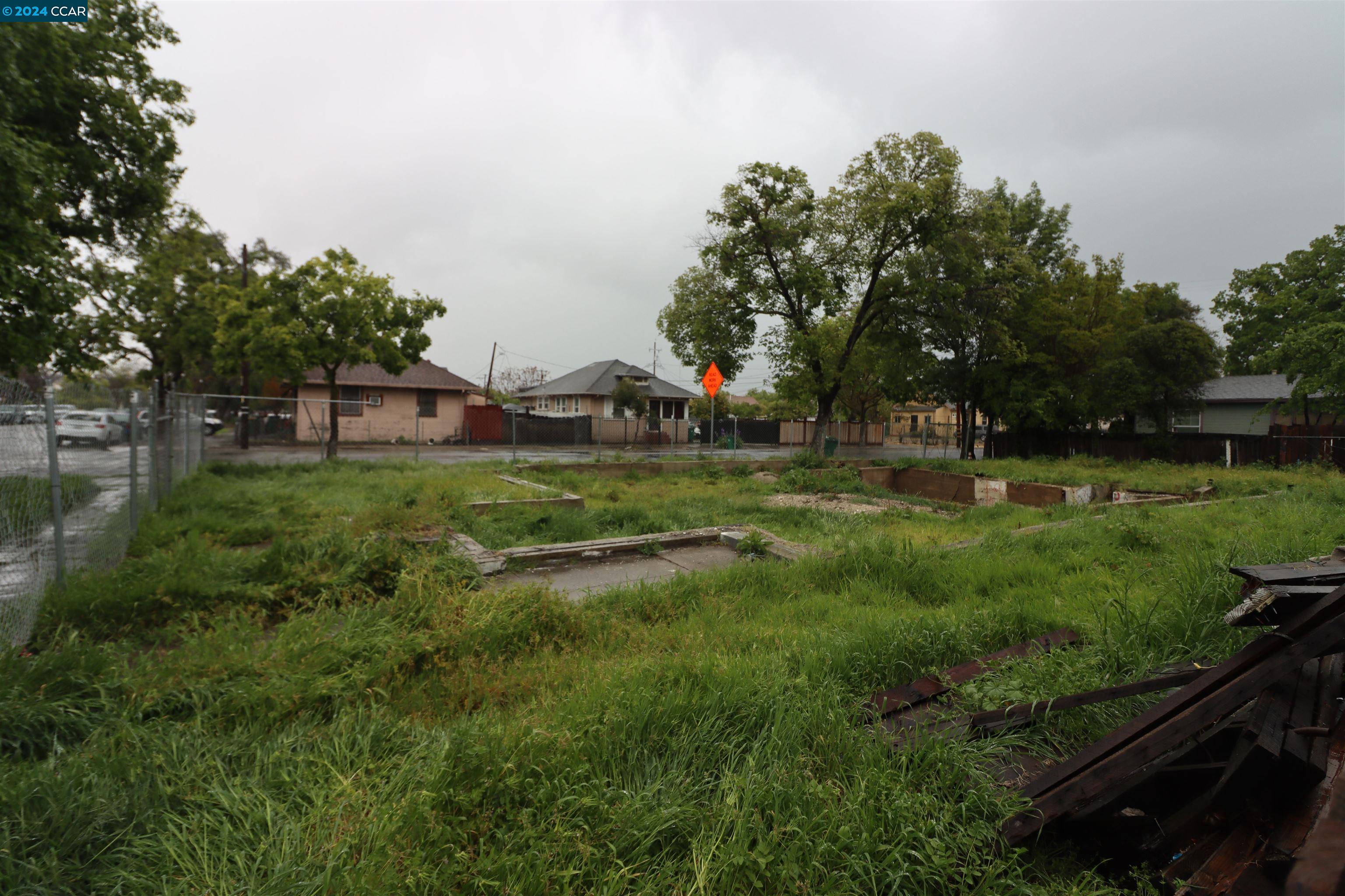 1602 South Sutter Street Stockton, CA 95206 - Photo 4 of 12 a view of a park with large trees