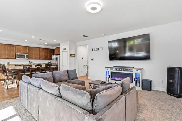 $525,000 | 398 Atlantica Drive, Madera, CA 93636