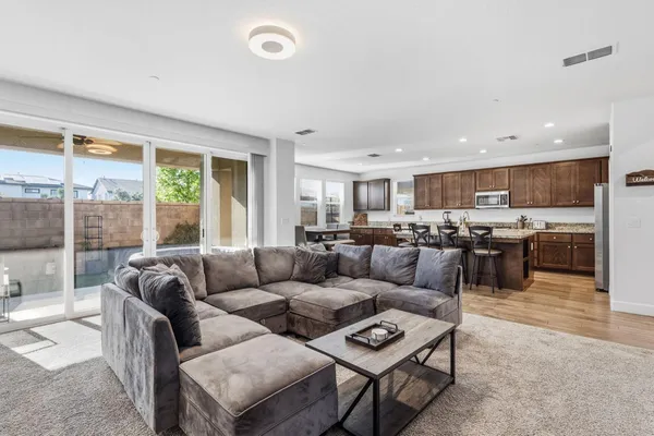 $525,000 | 398 Atlantica Drive, Madera, CA 93636