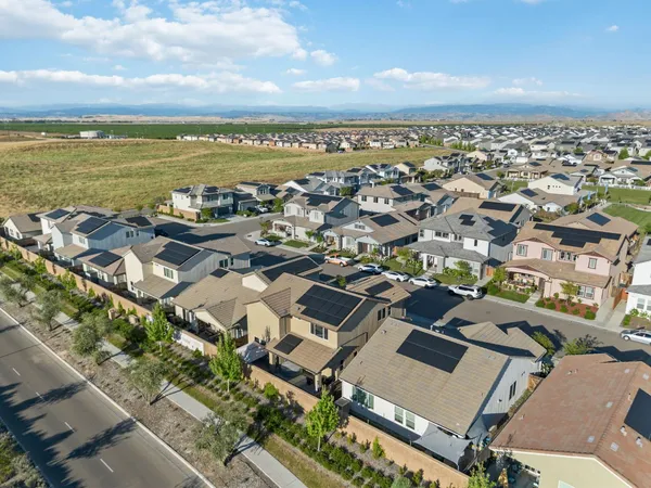 $525,000 | 398 Atlantica Drive, Madera, CA 93636