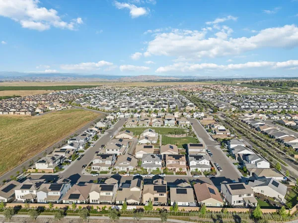 $525,000 | 398 Atlantica Drive, Madera, CA 93636