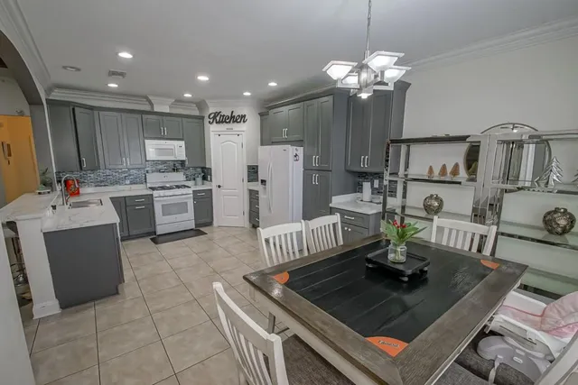 $2,250 | 2135 Deerfield Road, Terrytown, LA 70056