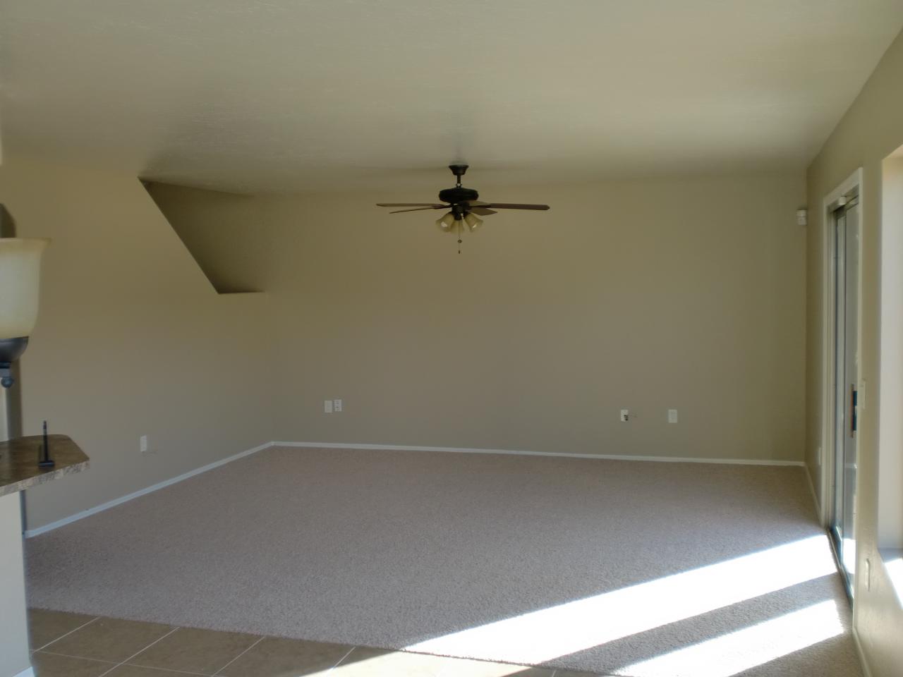 7577 West Ocotillo Road Glendale, AZ 85303 - Photo 5 of 18 Living Room