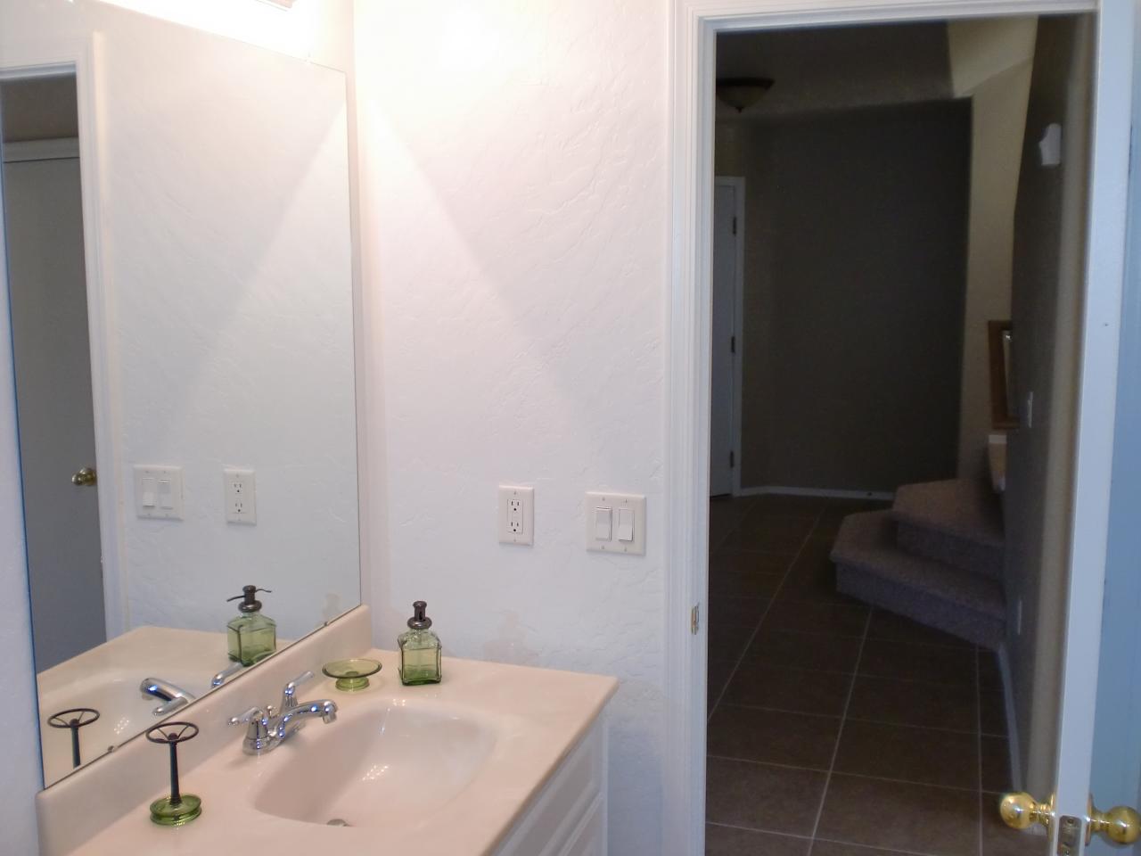 7577 West Ocotillo Road Glendale, AZ 85303 - Photo 7 of 18 Downstairs Half Bath