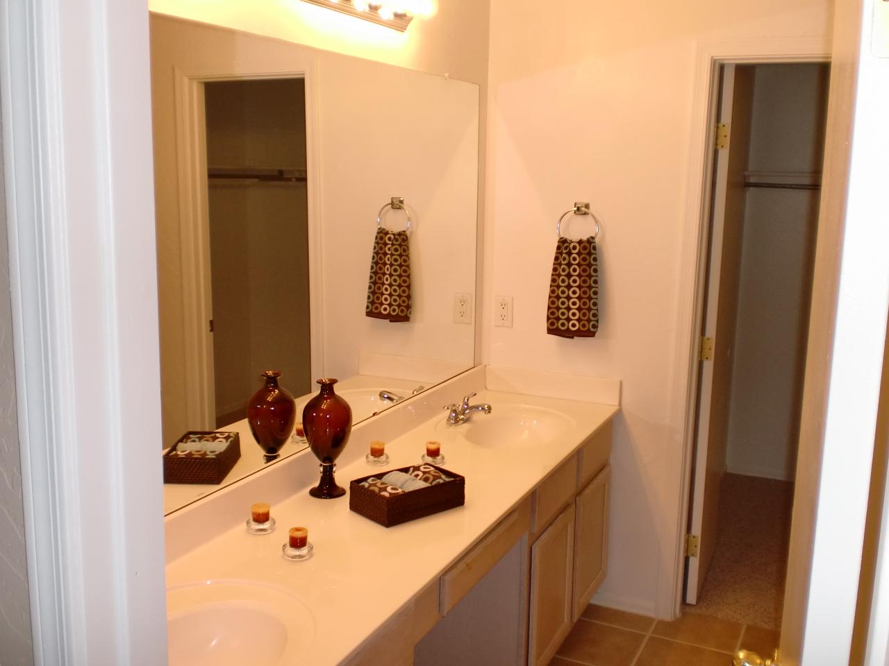 7577 West Ocotillo Road Glendale, AZ 85303 - Photo 9 of 18 Master Bath