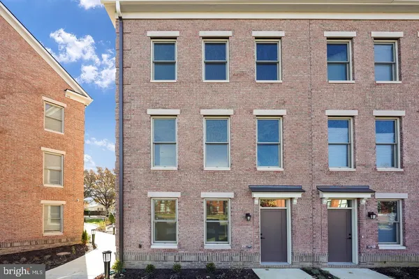 $3,800 | 945 Sycamore Drive Southeast, Washington, DC 20032