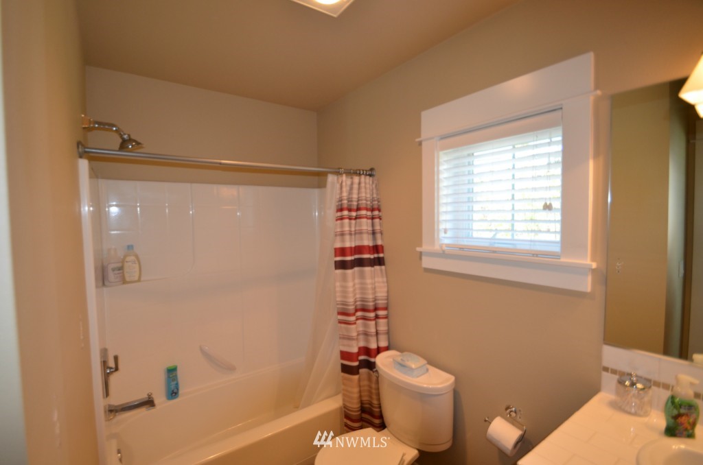 5807 55th Avenue Northeast, Unit B Seattle, WA 98105 - Photo 12 of 15