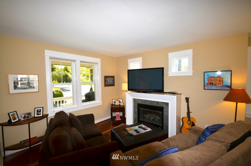 5807 55th Avenue Northeast, Unit B Seattle, WA 98105 - Photo 4 of 15