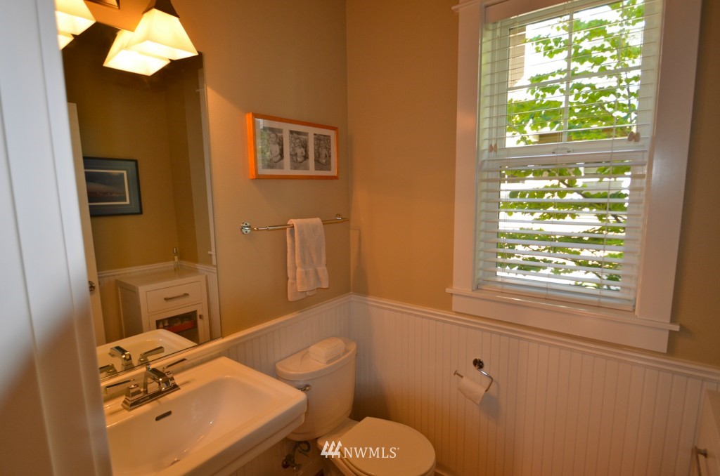 5807 55th Avenue Northeast, Unit B Seattle, WA 98105 - Photo 8 of 15