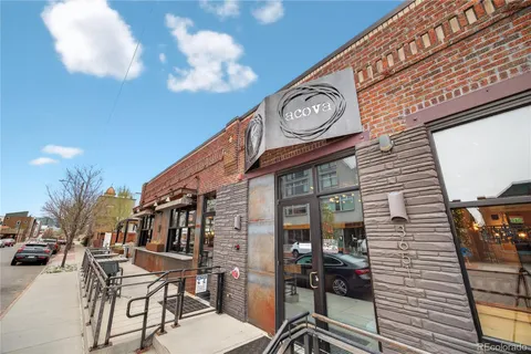 a view of a dinning table and chairs in the patio