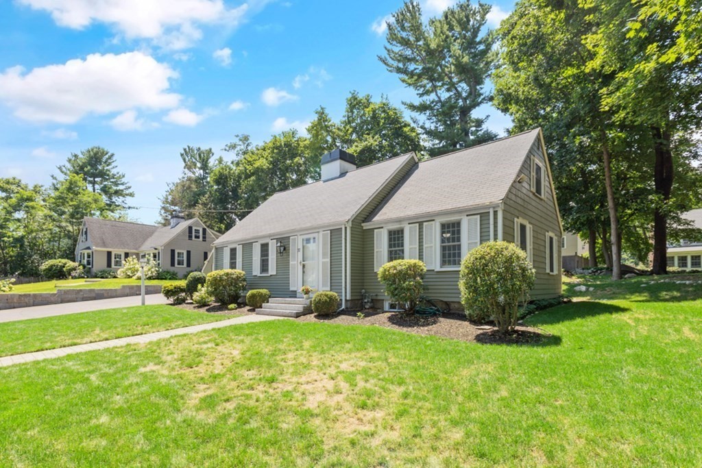 37 Douglas Road Lynnfield, MA 01940 - Photo 1 of 31 Gallery Image 1