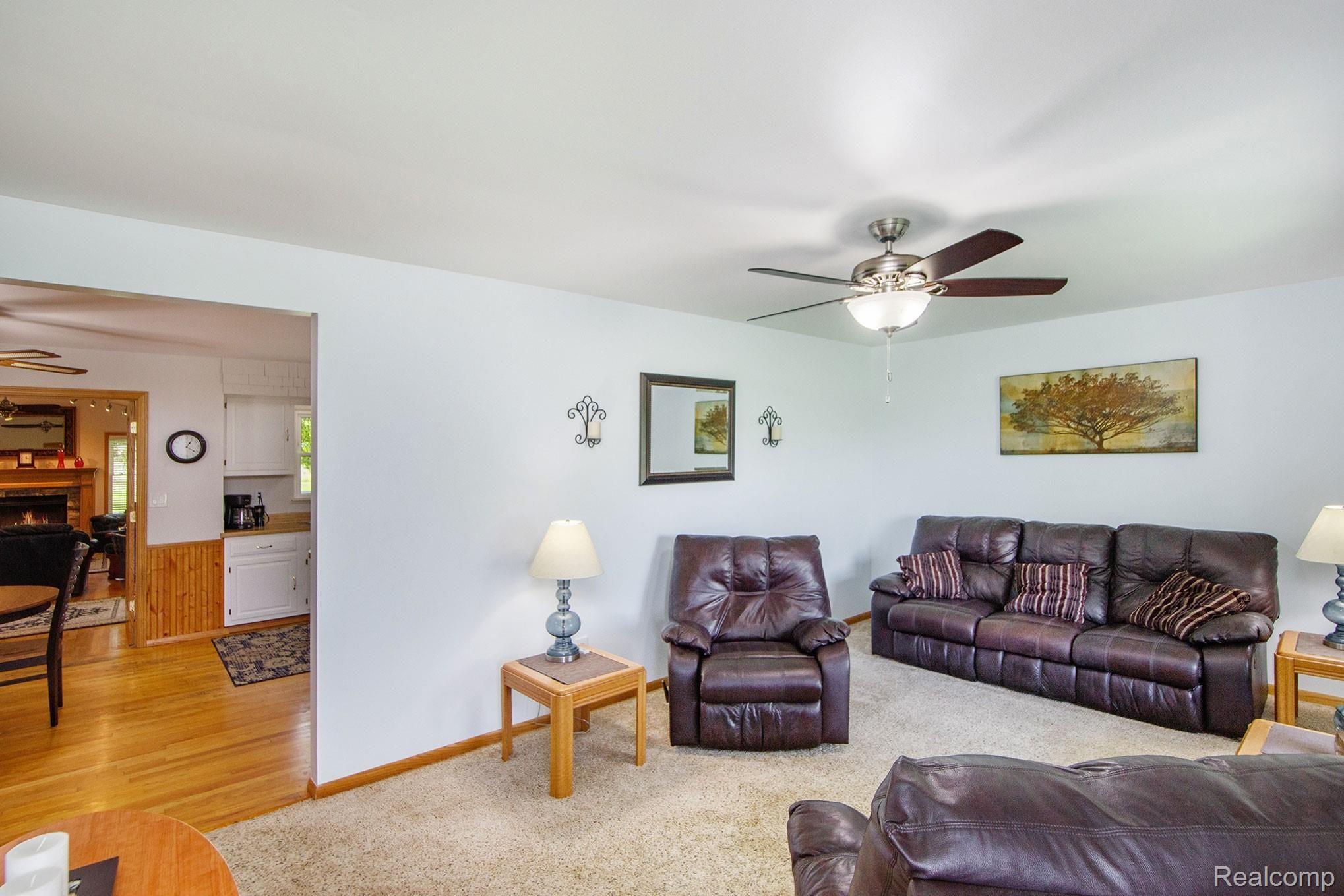 4425 Genesee Road Lapeer, MI 48446 - Photo 7 of 20 Living room