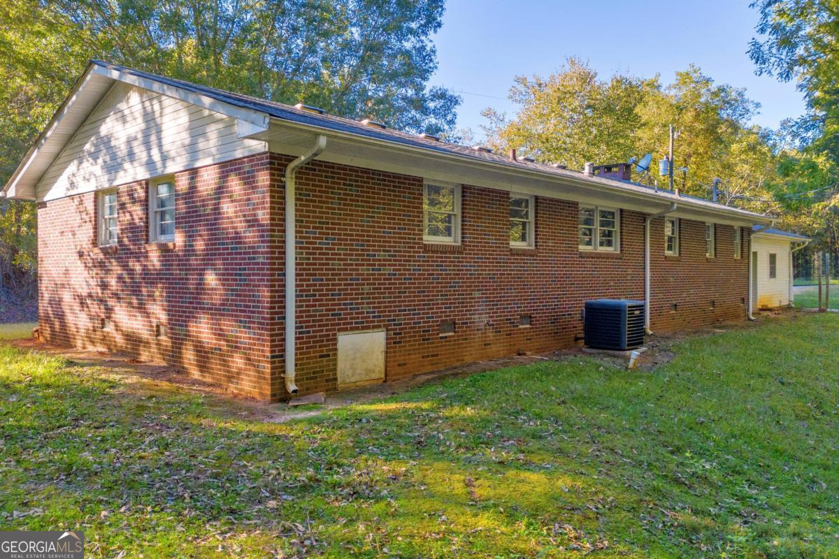 4638 Highway 63 Carnesville, GA 30521 - Photo 8 of 55