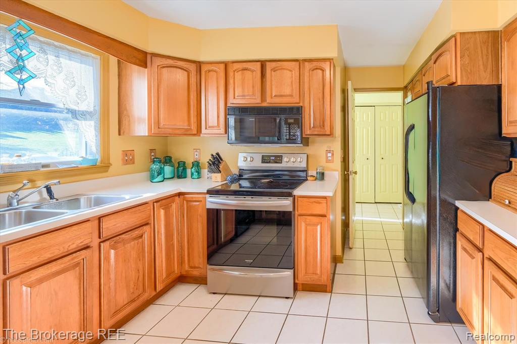 1060 East Cook Road Grand Blanc, MI 48439 - Photo 19 of 63