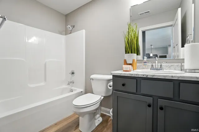 $496,400 | 9175 Landin Pointe Boulevard, New Haven, IN 46774