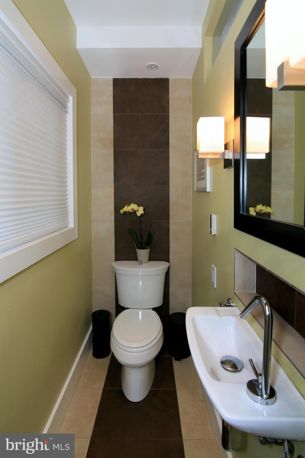 3603 Gunston Road, Unit 3603 Alexandria, VA 22302 - Photo 3 of 27 a bathroom with a toilet sink and mirror