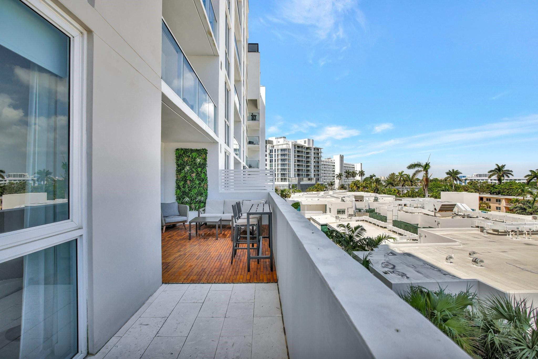 401 North Birch Road, Unit 413 Fort Lauderdale, FL 33304 - Photo 14 of 38 Photo 14