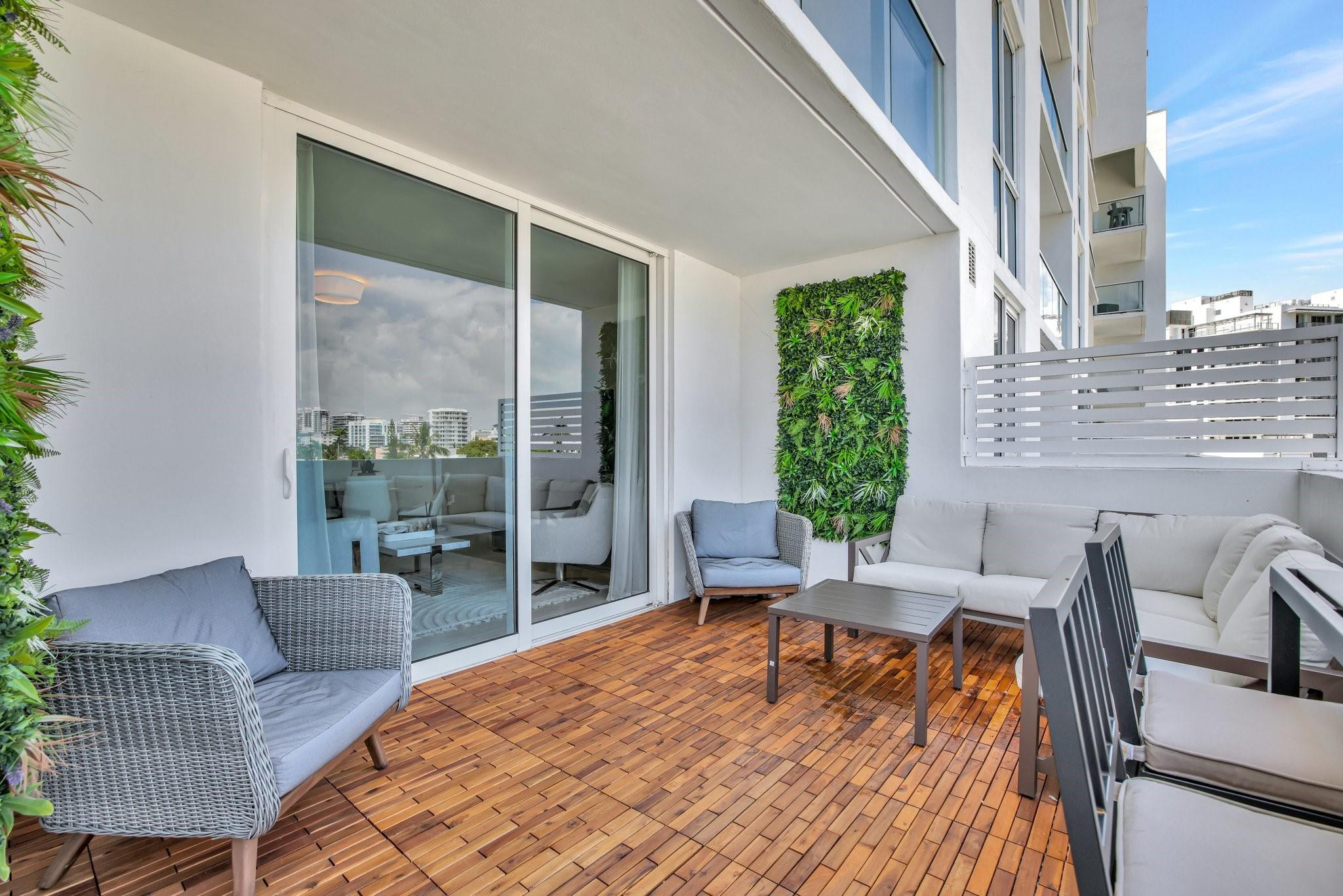 401 North Birch Road, Unit 413 Fort Lauderdale, FL 33304 - Photo 15 of 38 Photo 15