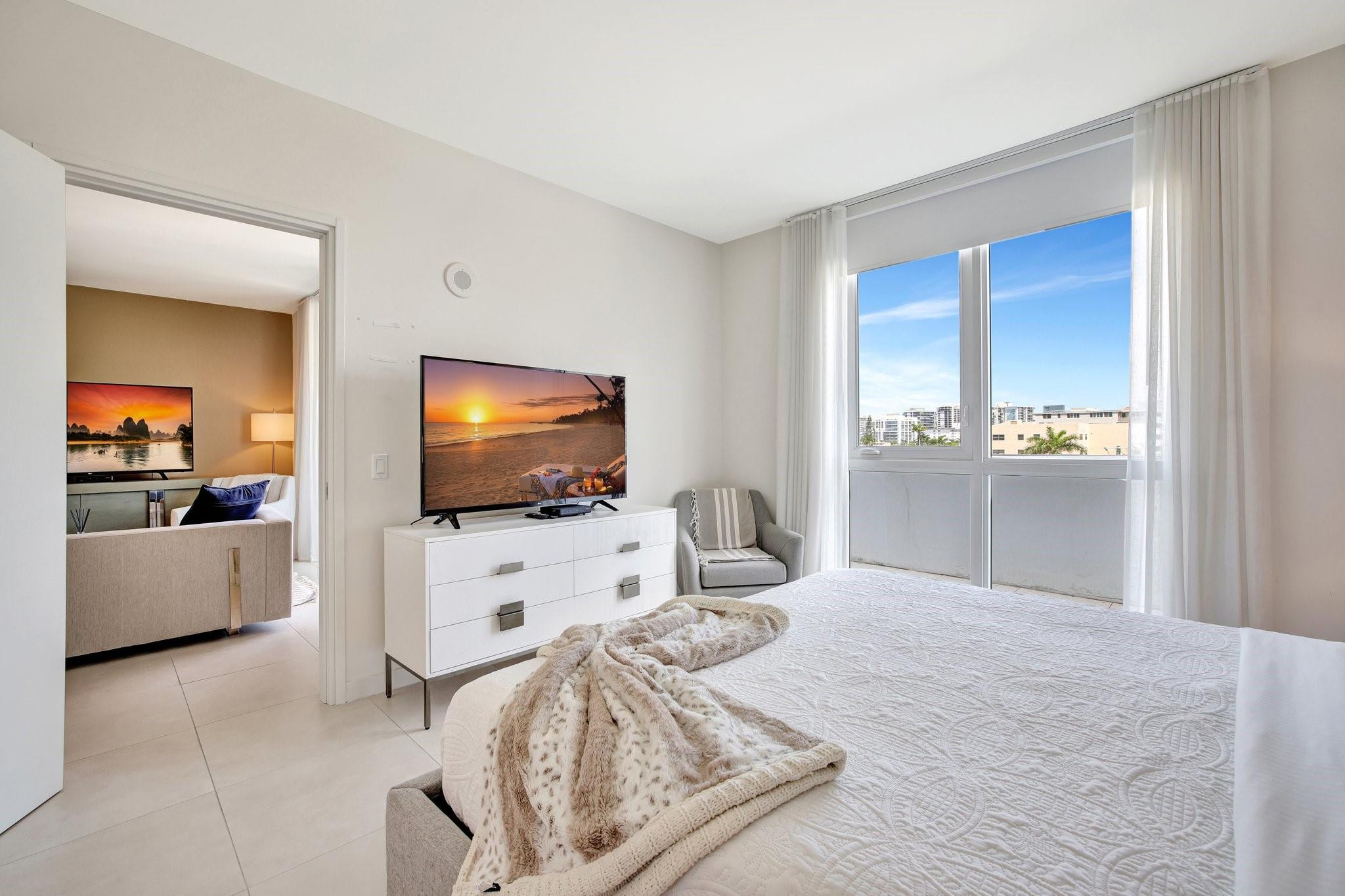 401 North Birch Road, Unit 413 Fort Lauderdale, FL 33304 - Photo 4 of 38 Photo 4