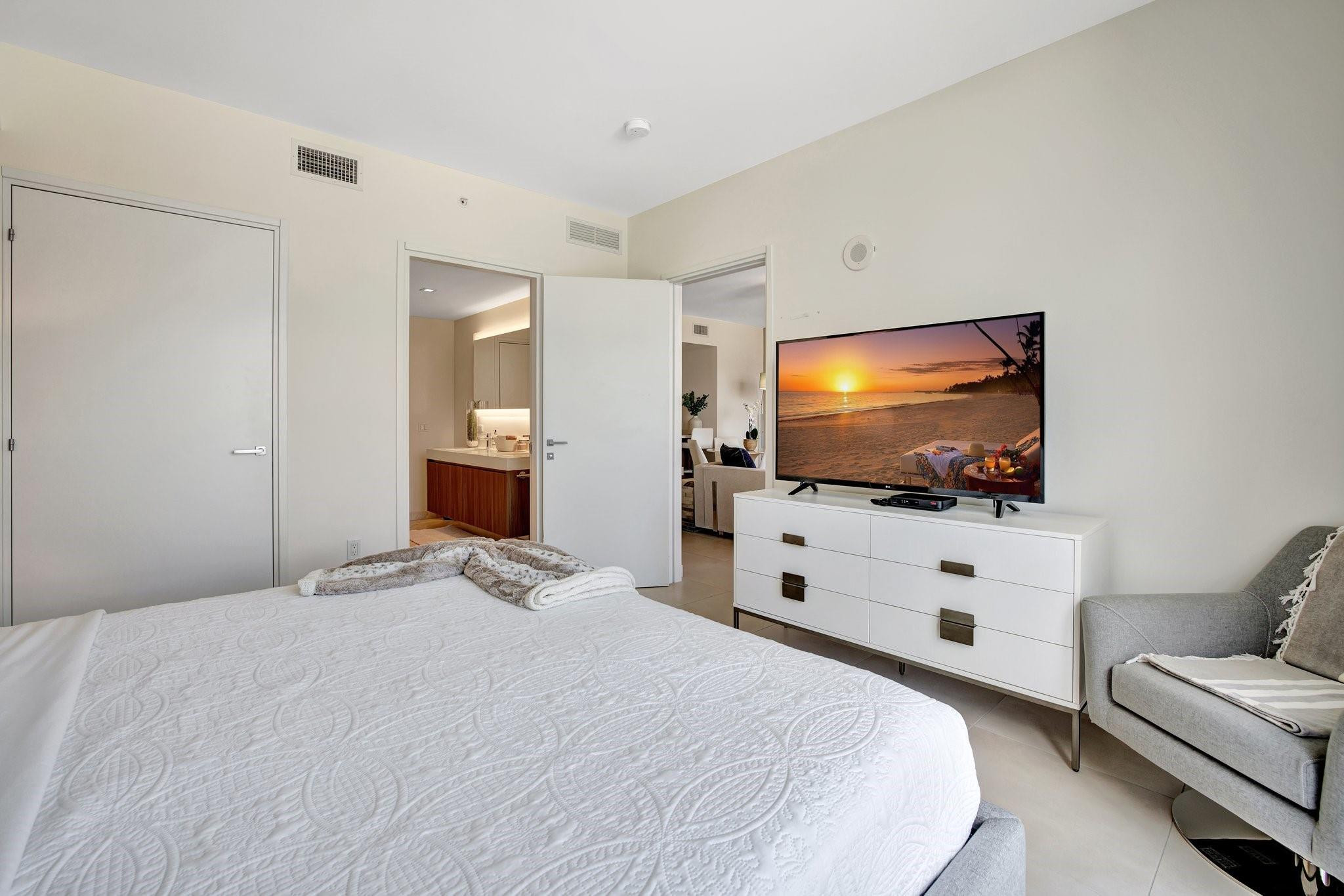 401 North Birch Road, Unit 413 Fort Lauderdale, FL 33304 - Photo 5 of 38 Photo 5