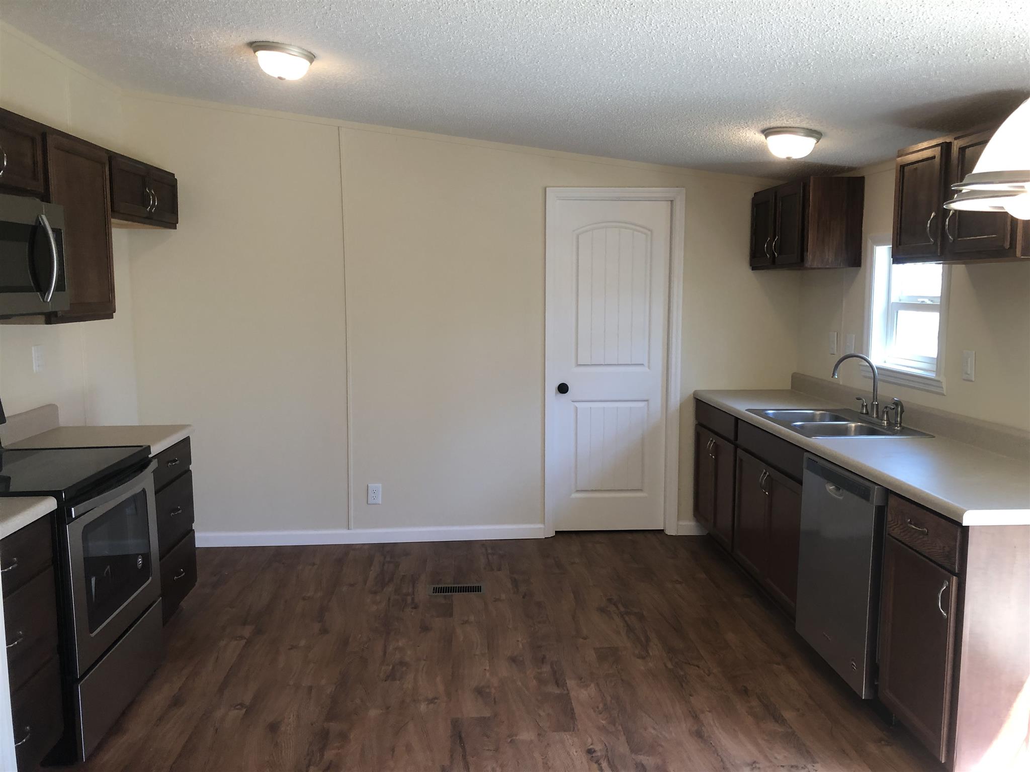 105 Miller Hill Road Manchester, TN 37355 - Photo 3 of 20 Large Kitchen