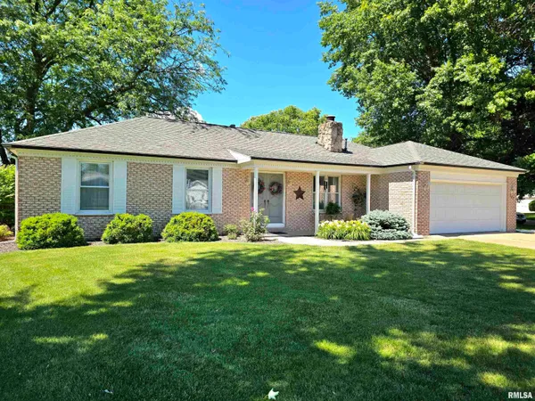 $225,000 | 147 North Westview Drive, Knoxville, IL 61448