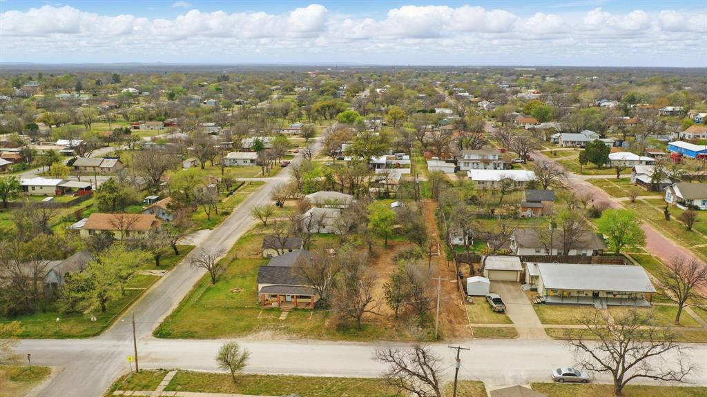 904 Ave H Cisco, TX 76437 - Photo 3 of 7