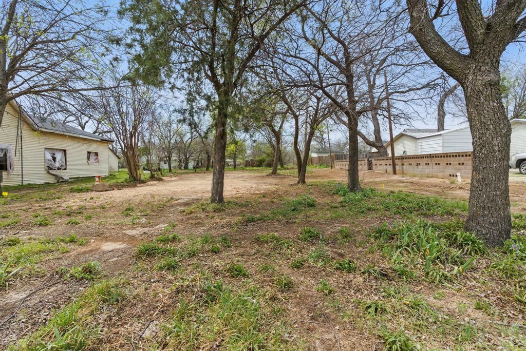 904 Ave H Cisco, TX 76437 - Photo 6 of 7