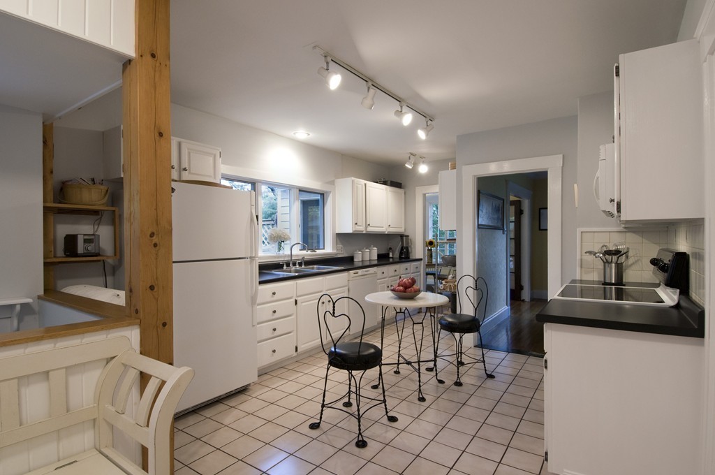 37 Morses Pond Road Wellesley, MA 01760 - Photo 6 of 16