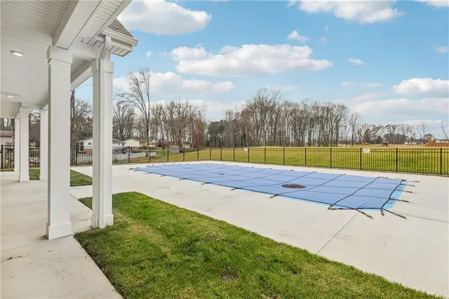 a view of an outdoor space