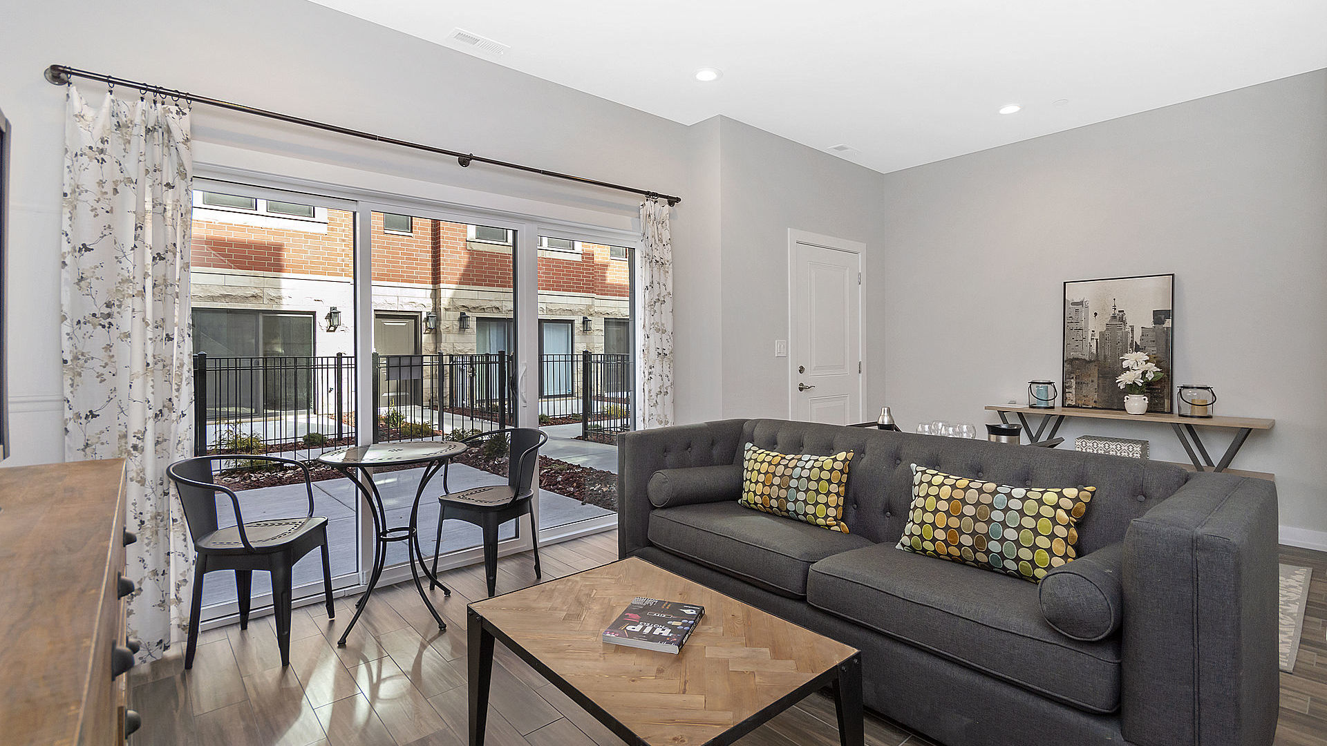 2239 West Coulter Street, Unit 2 Chicago, IL 60608 - Photo 2 of 25