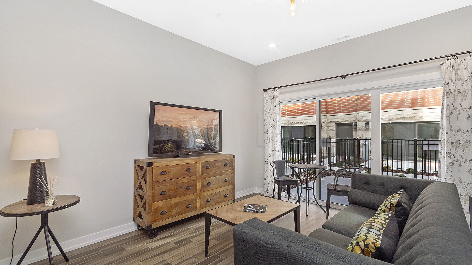 2239 West Coulter Street, Unit 2 Chicago, IL 60608 - Photo 4 of 25