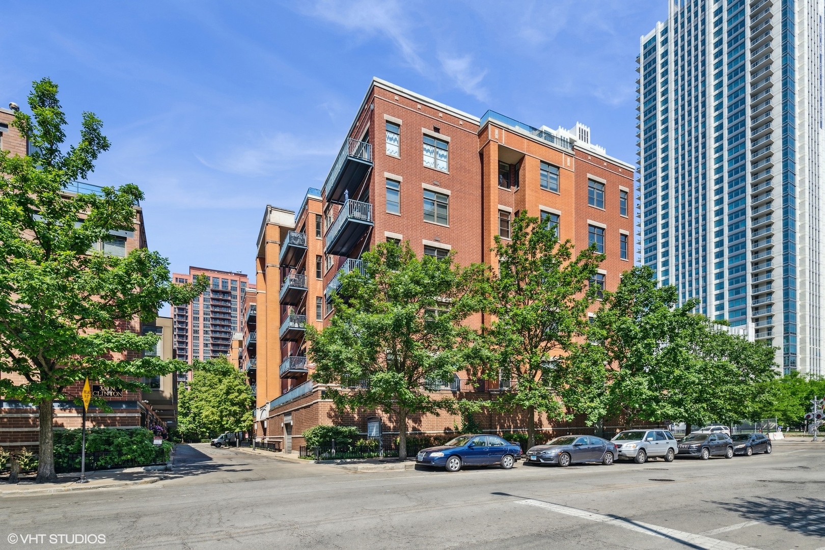 330 North Clinton Street, Unit 504 Chicago, IL 60661 - Photo 1 of 25 front view of a building