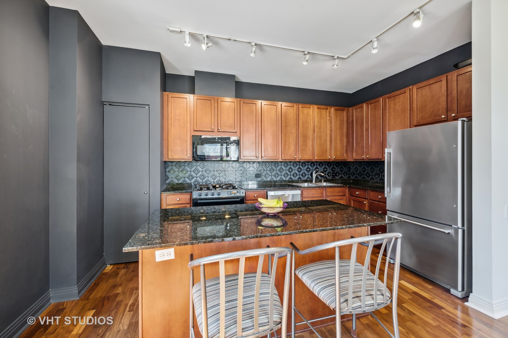 330 North Clinton Street, Unit 504 Chicago, IL 60661 - Photo 11 of 25 a kitchen with stainless steel appliances granite countertop a refrigerator and a stove top oven
