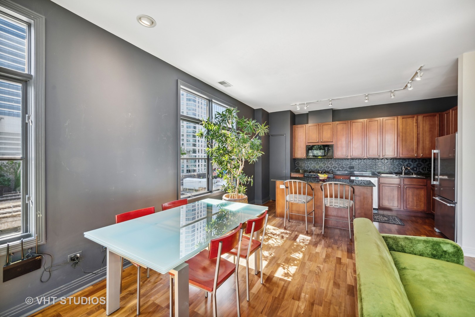330 North Clinton Street, Unit 504 Chicago, IL 60661 - Photo 13 of 25 a dining room with furniture and a large window
