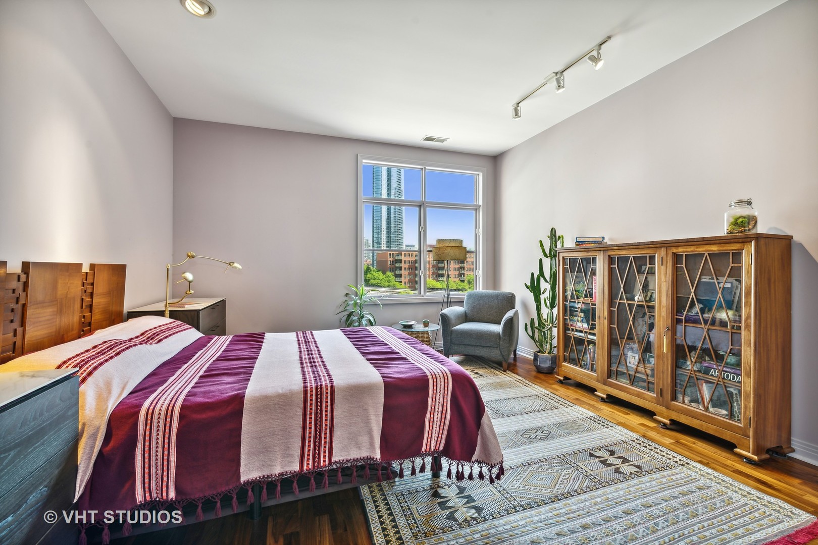330 North Clinton Street, Unit 504 Chicago, IL 60661 - Photo 15 of 25 a bed sitting in a bedroom next to a window