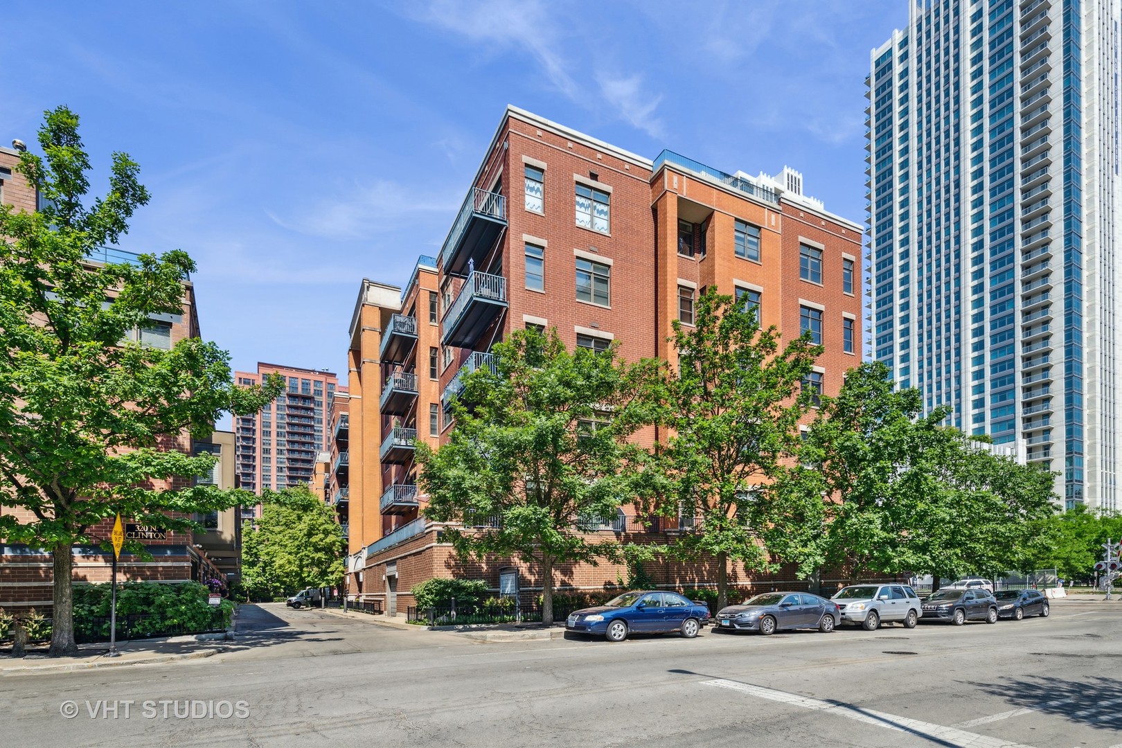 330 North Clinton Street, Unit 504 Chicago, IL 60661 - Photo 2 of 25 front view of a building