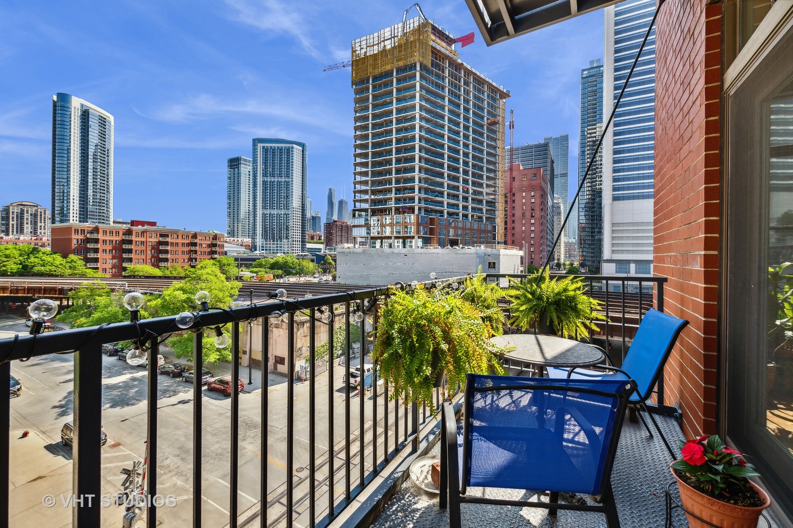 330 North Clinton Street, Unit 504 Chicago, IL 60661 - Photo 24 of 25 a view of a balcony with chairs